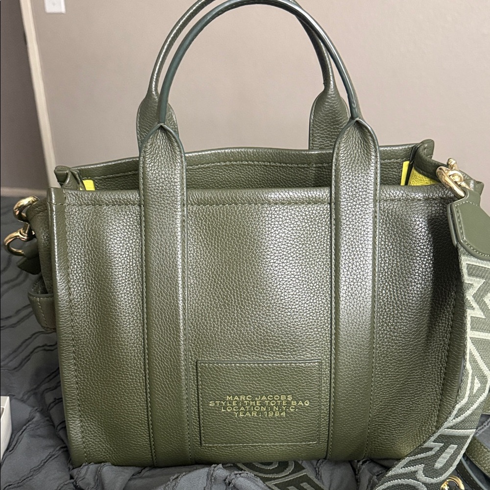 Marc Jacobs medium Olive Green Tote with Gold Accents - Picture 3 of 5